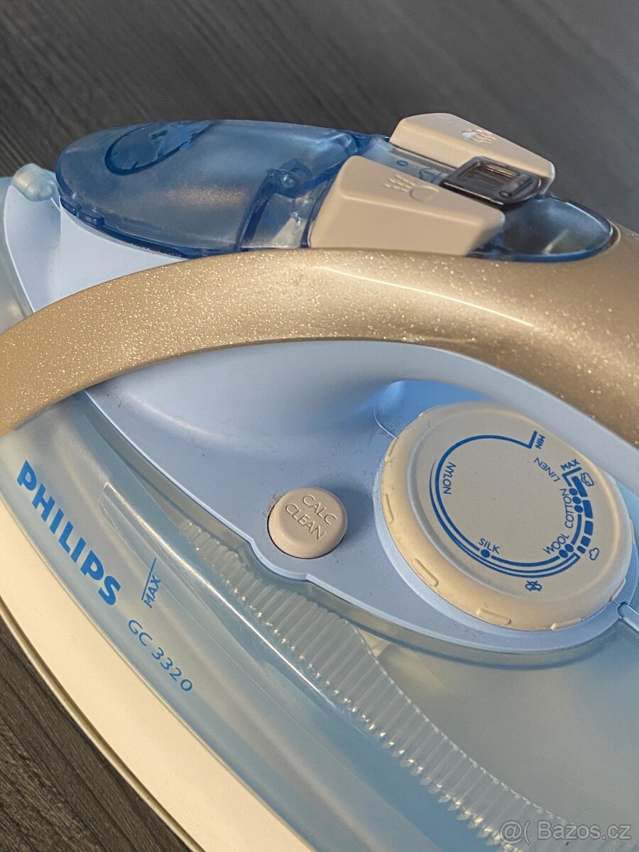 Napařovací žehlička Philips GC3320 - 2