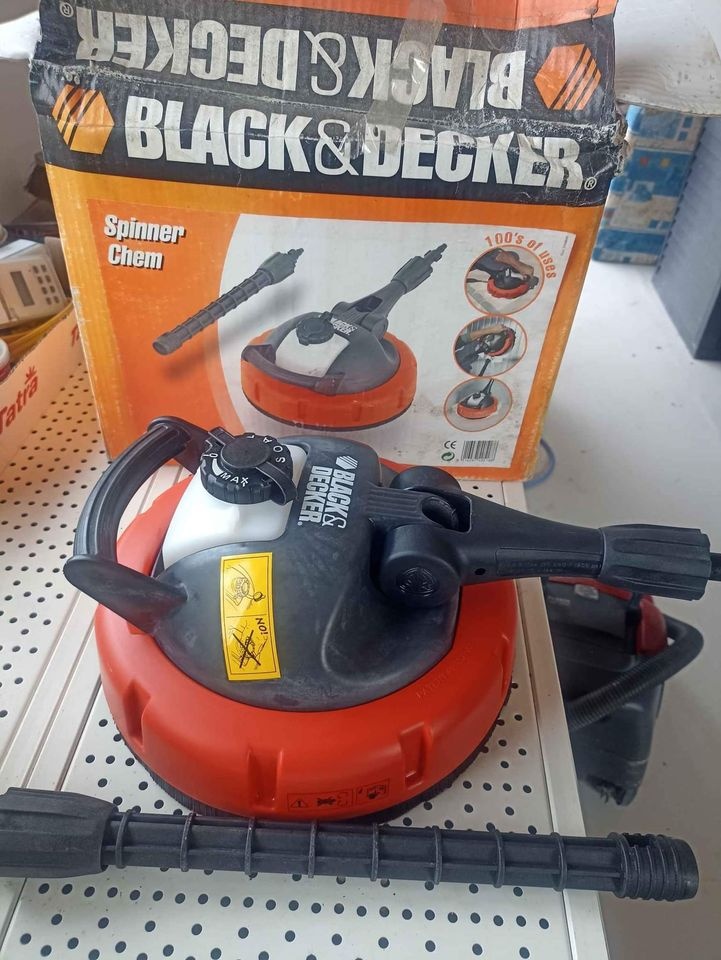 Prodám NOVÝ čistič ploch s nádobkou Black & Decker na vapku - 2