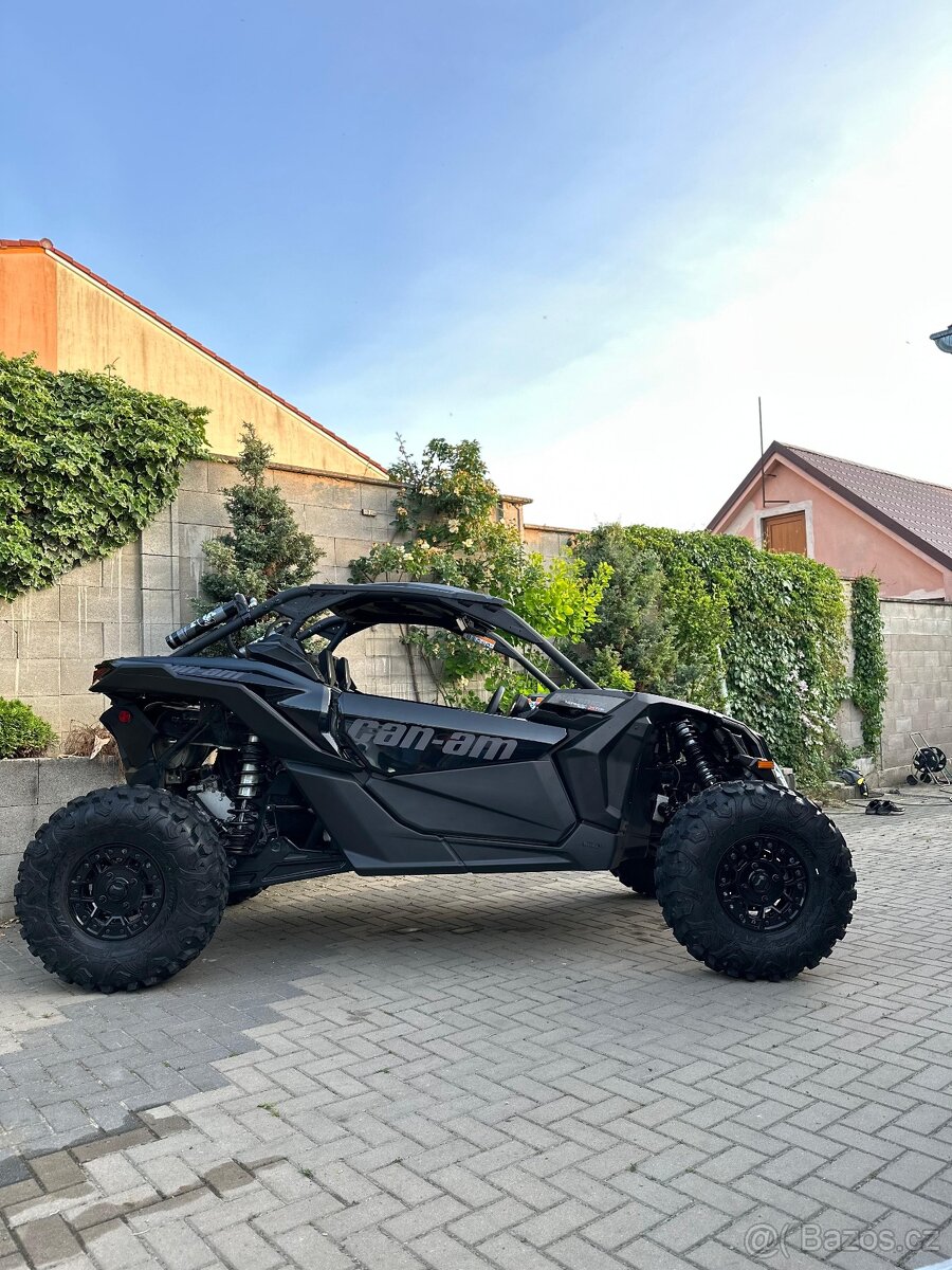 CAN-AM MAVERICK X3 Turbo RS
