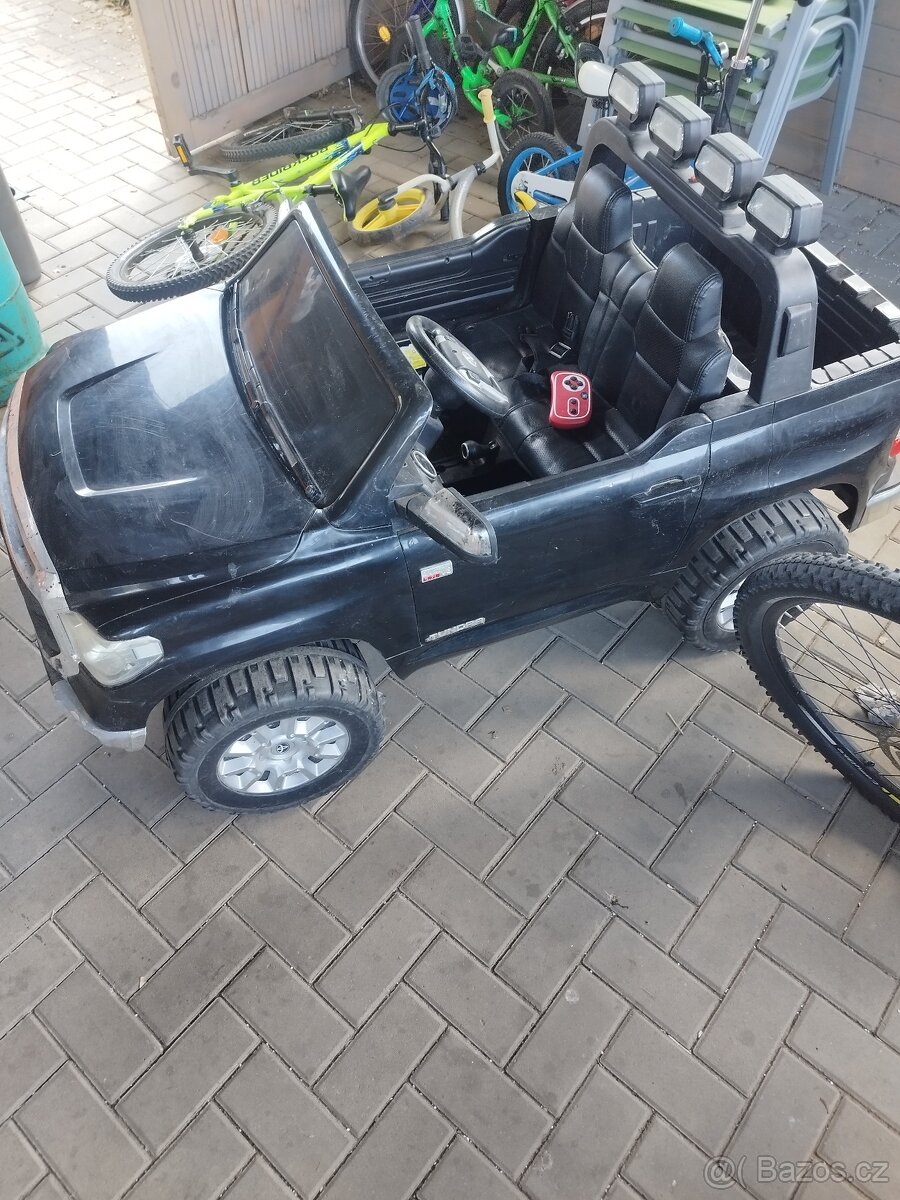 Dětské elektrické auto Toyota