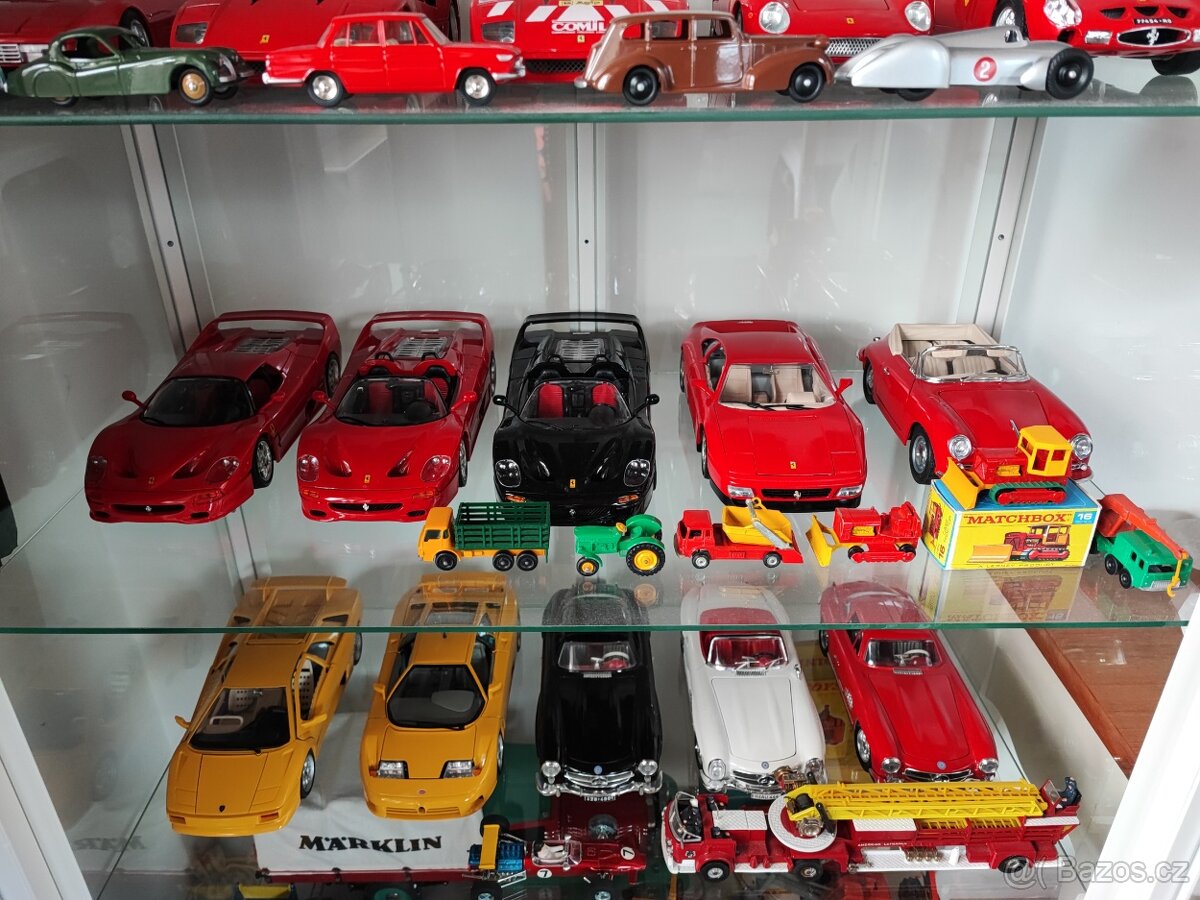 Modely Bburago corgi toys, Dinky toys Marklin, matchbox. - 2