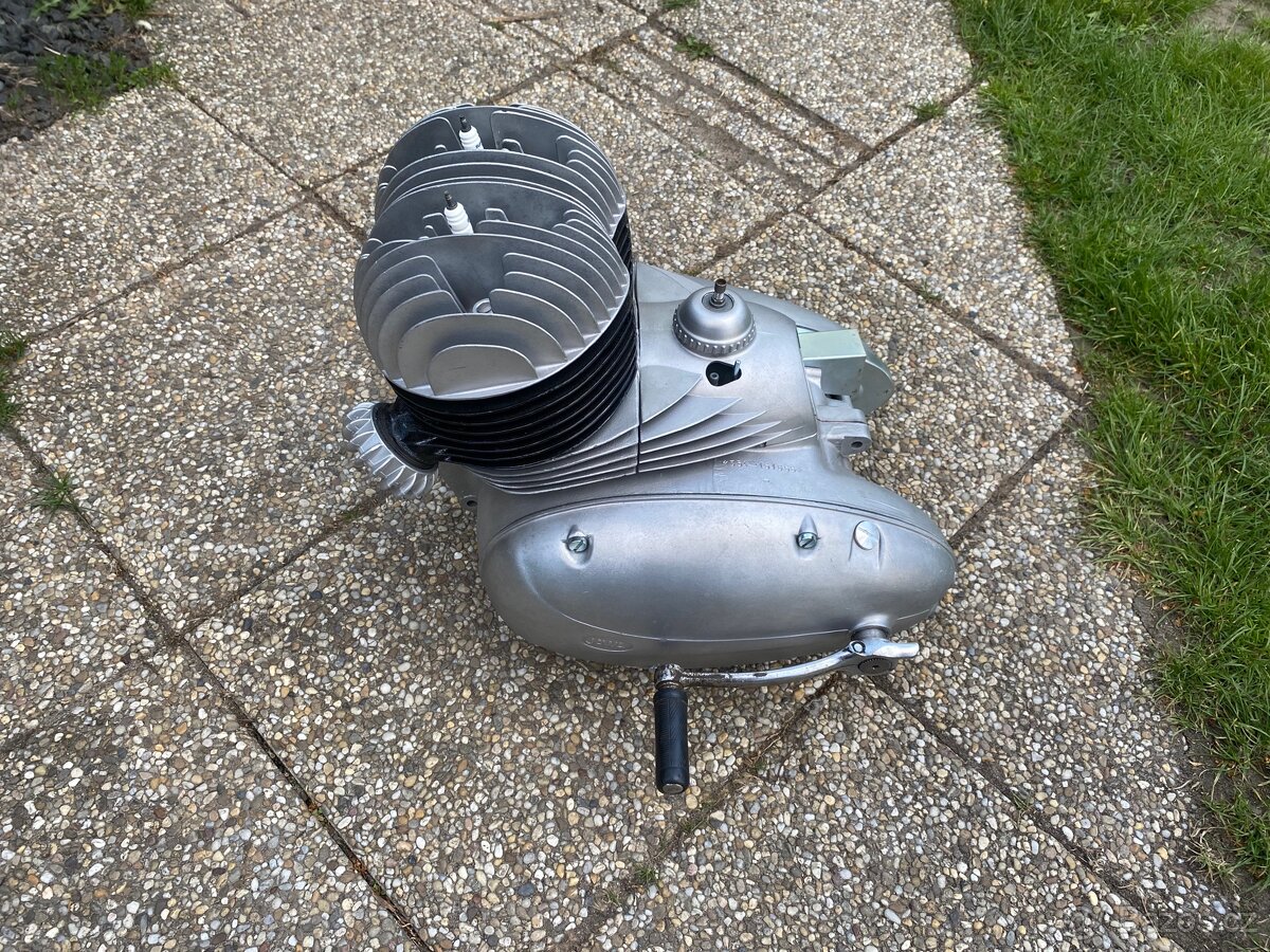 Jawa 350 / 354 kývačka - motor po Go - 2