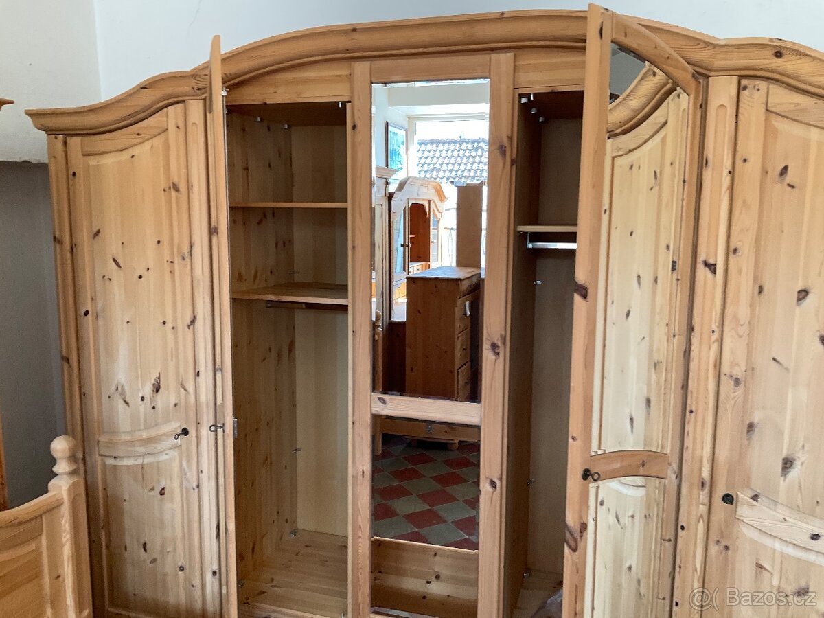 Velká ložnice voskované borovice Masiv - 2