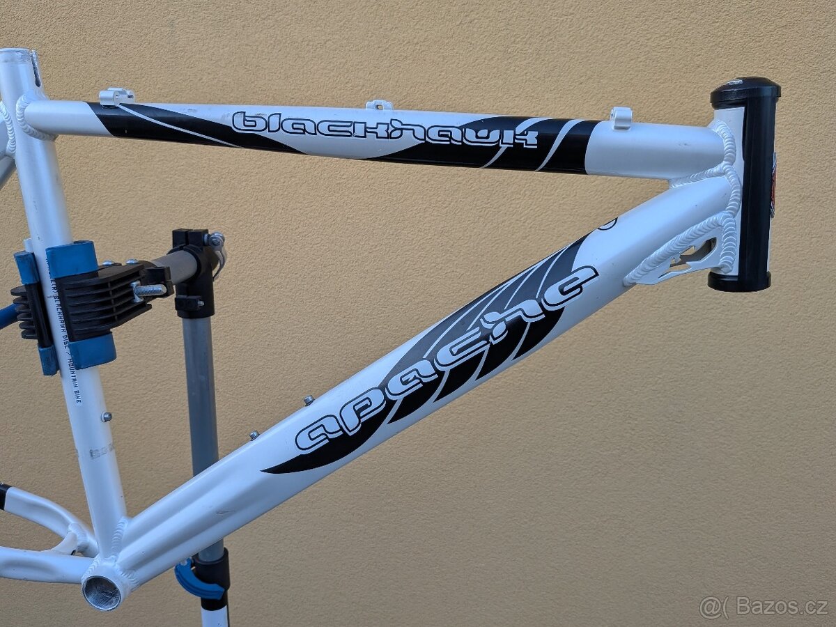 rám Apache Blackhawk 19" - 2