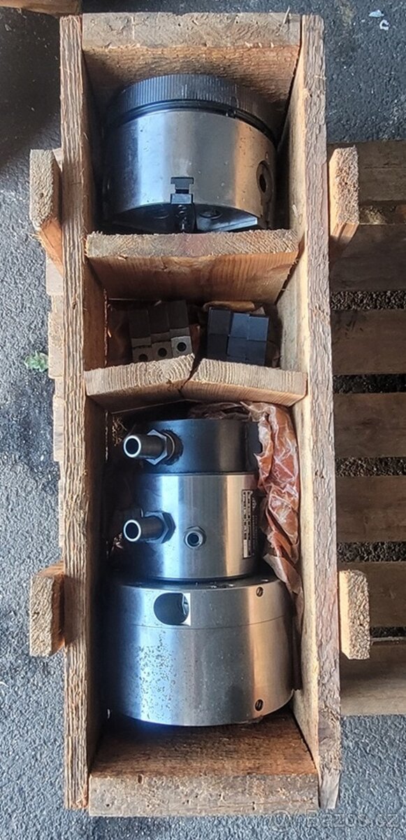 Hydraulické sklíčidlo TOS Svitavy. - 2