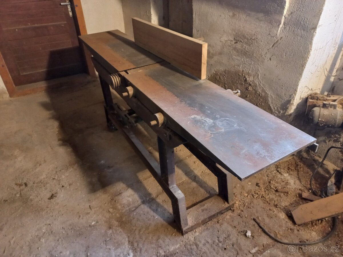 Srovnávací frézka - 2