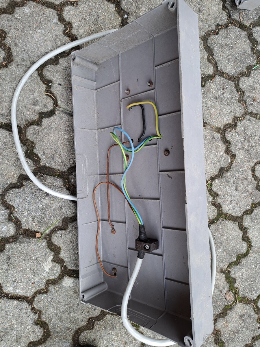 Elektromer jednotarif s jisticem a zasuvkou - 2