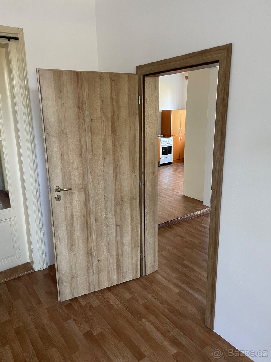 Dveře + obložková zárubeň - 2