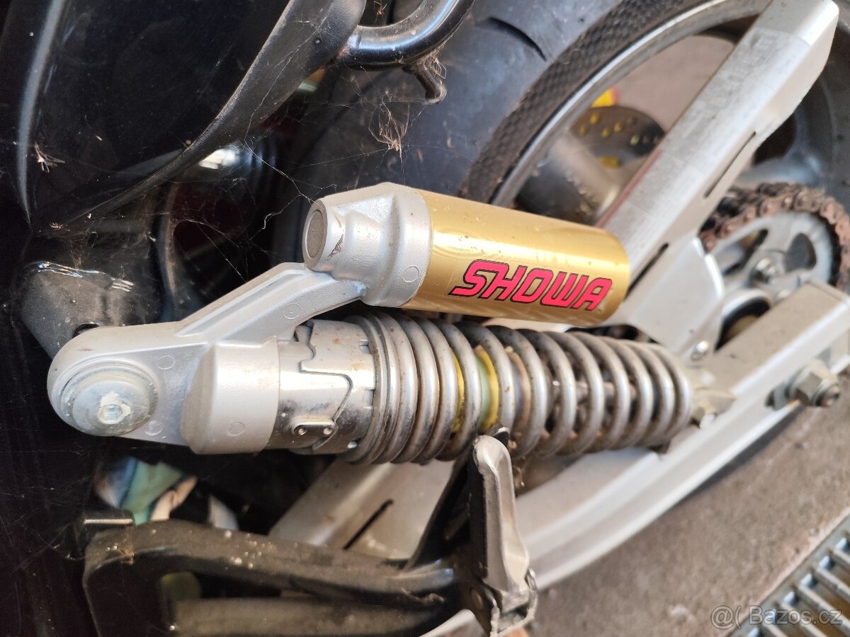 Suzuki GSX 750 - 2