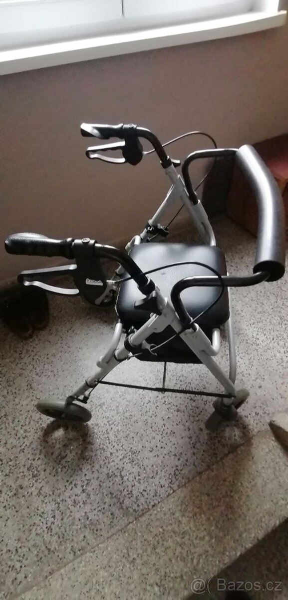 DMA Čtyřkolové chodítko rozšířené 249 A - 2