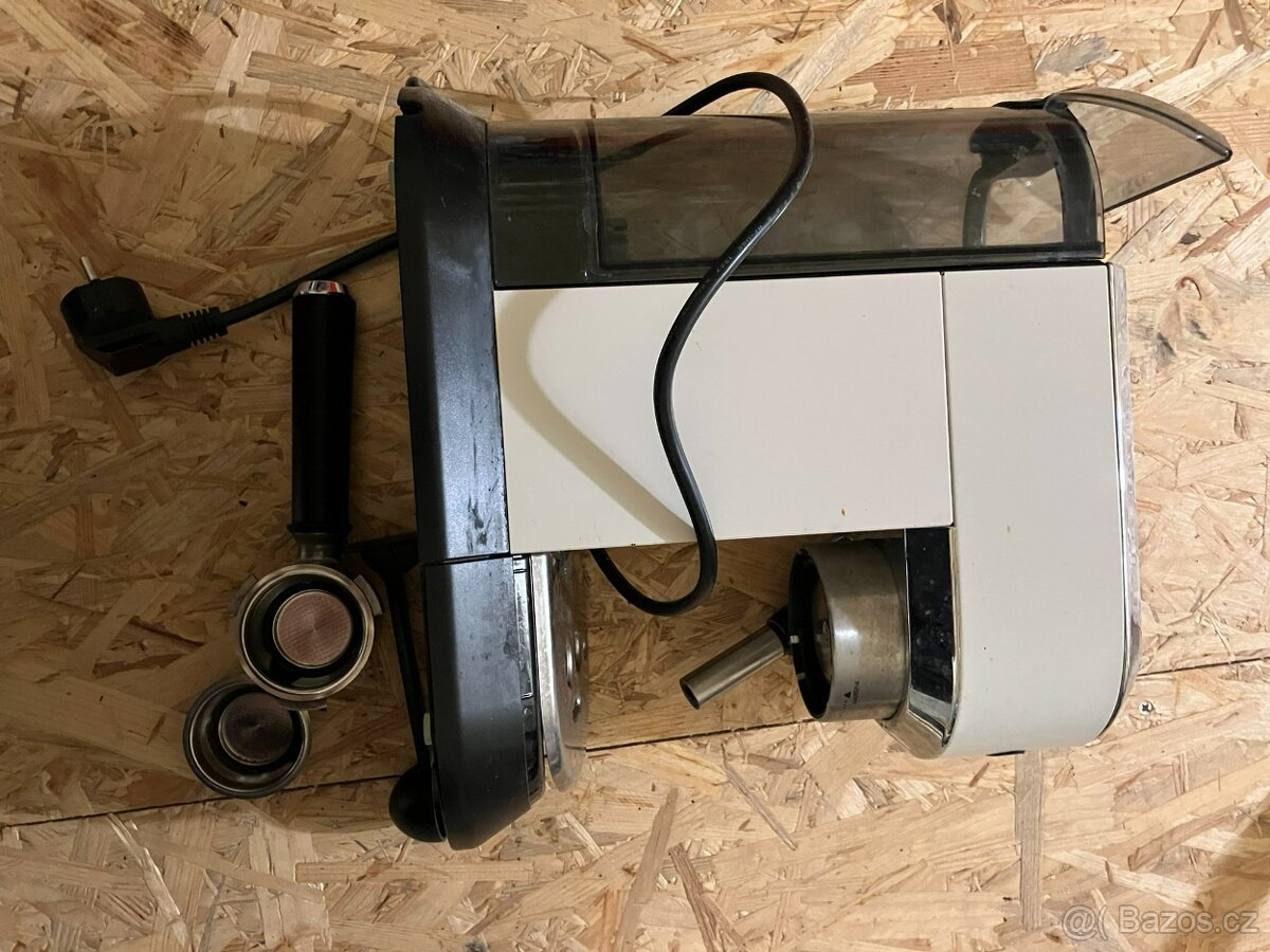 Kávovar DeLonghi EC 685.W - 2