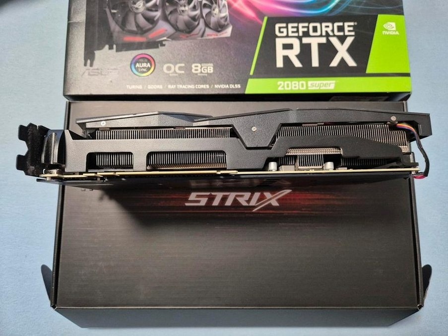 ASUS ROG Strix RTX 2080 Super OC 8 GB - 2