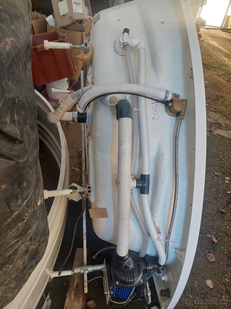 Rohová vana s masážními tryskami - 2