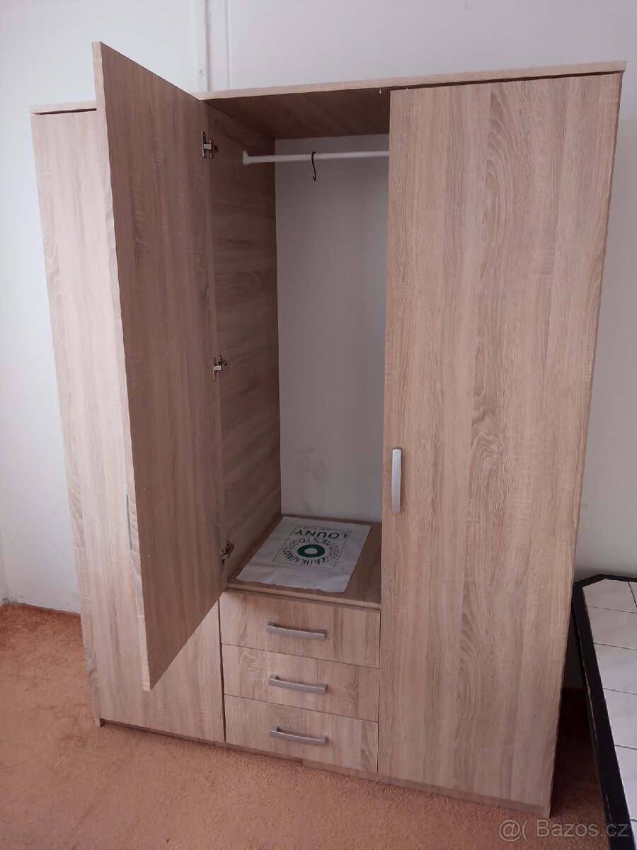 Šatní skříň - 2