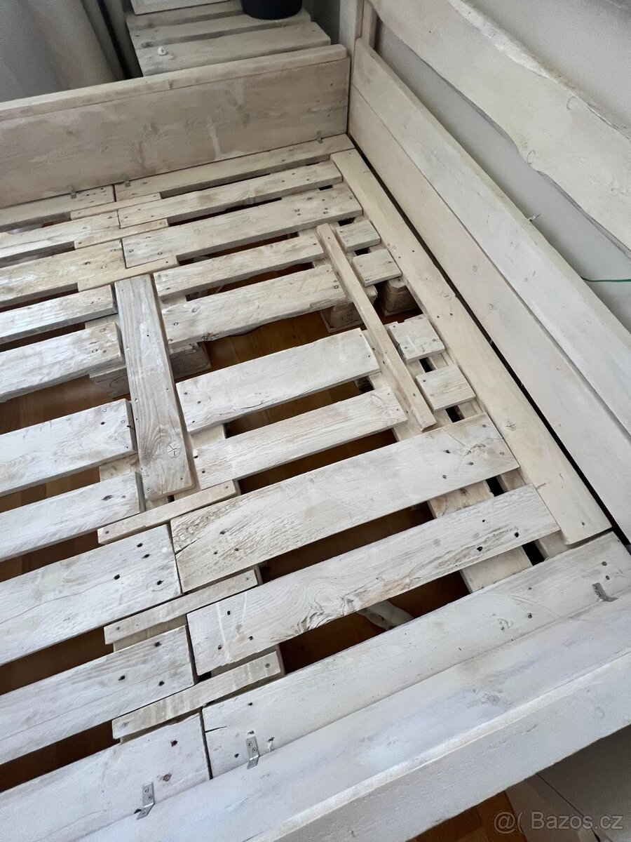 Paletová postel 160x200 - 2