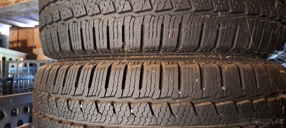 Zimní pneu 215/65R/15C - 2
