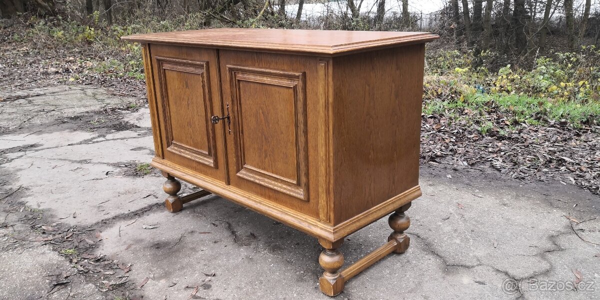 Rustikální komoda na nožkách - 2