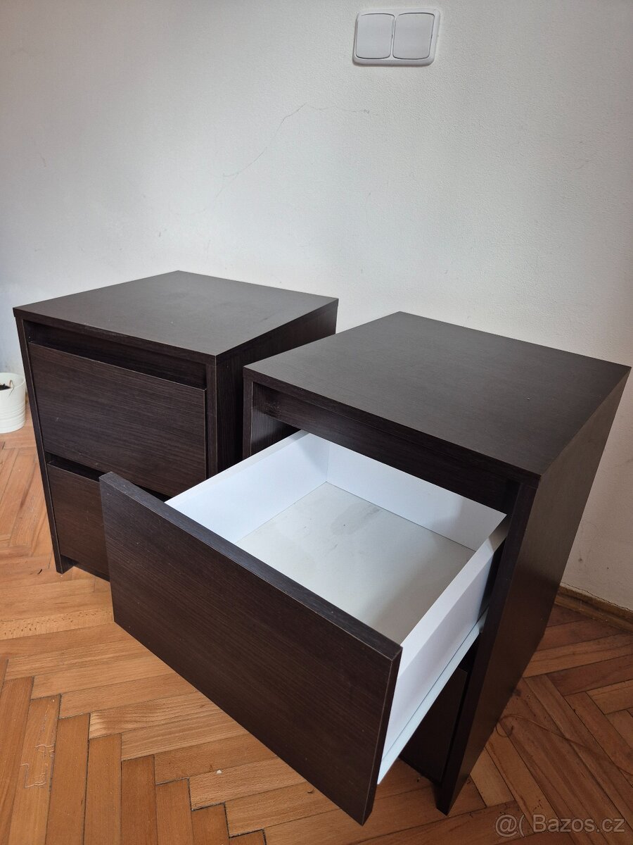 Prodám dva noční stolky - tmavé - 2