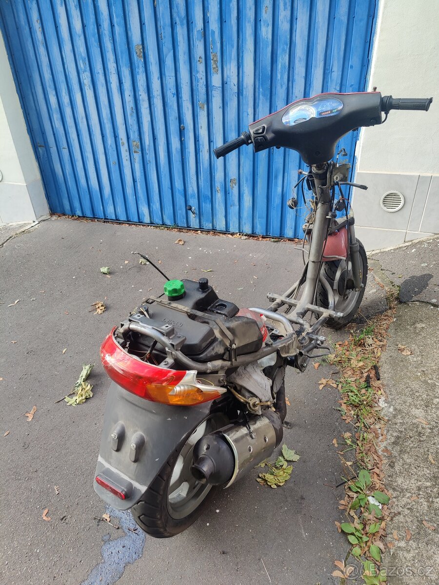 derbi atlantis 2T 50 na díly, pouze rám a papíry - 2