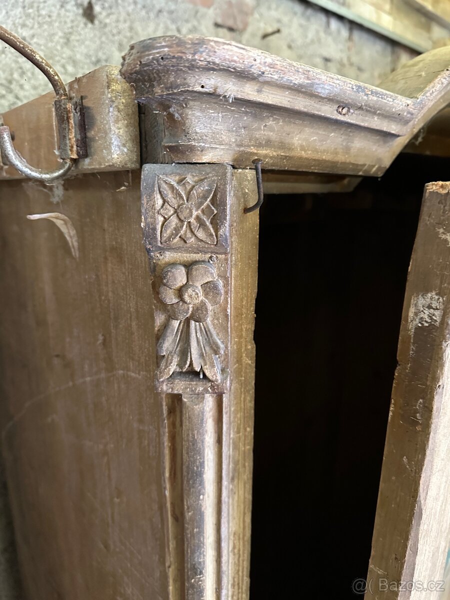 Starožitná skříň - 2