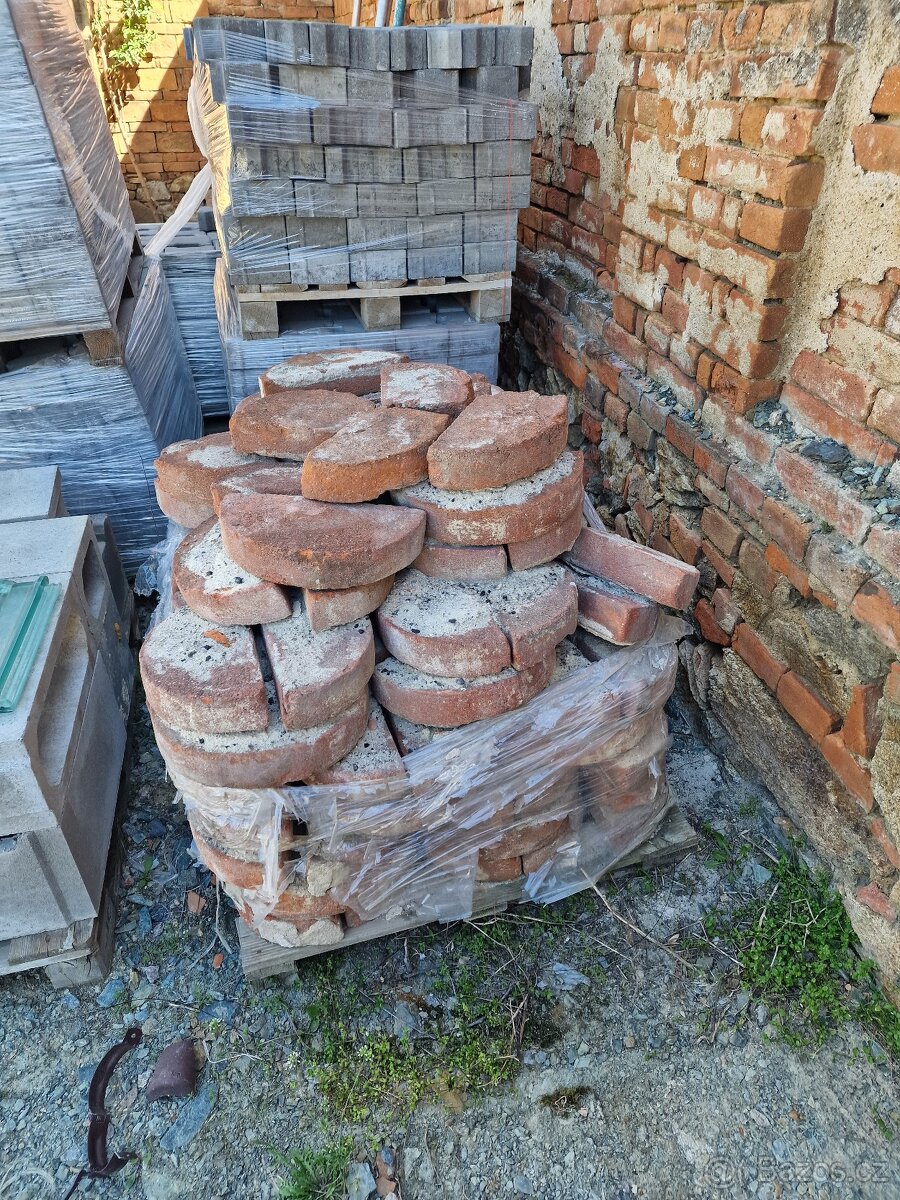 Půlkulaté pálené cihly - 2