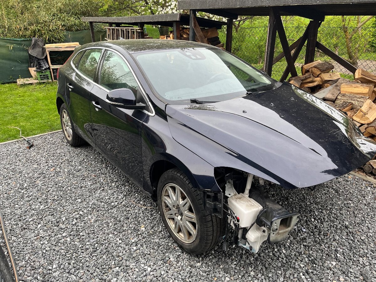 Volvo V40 2.0 D3 2014 – náhradní díly - 2