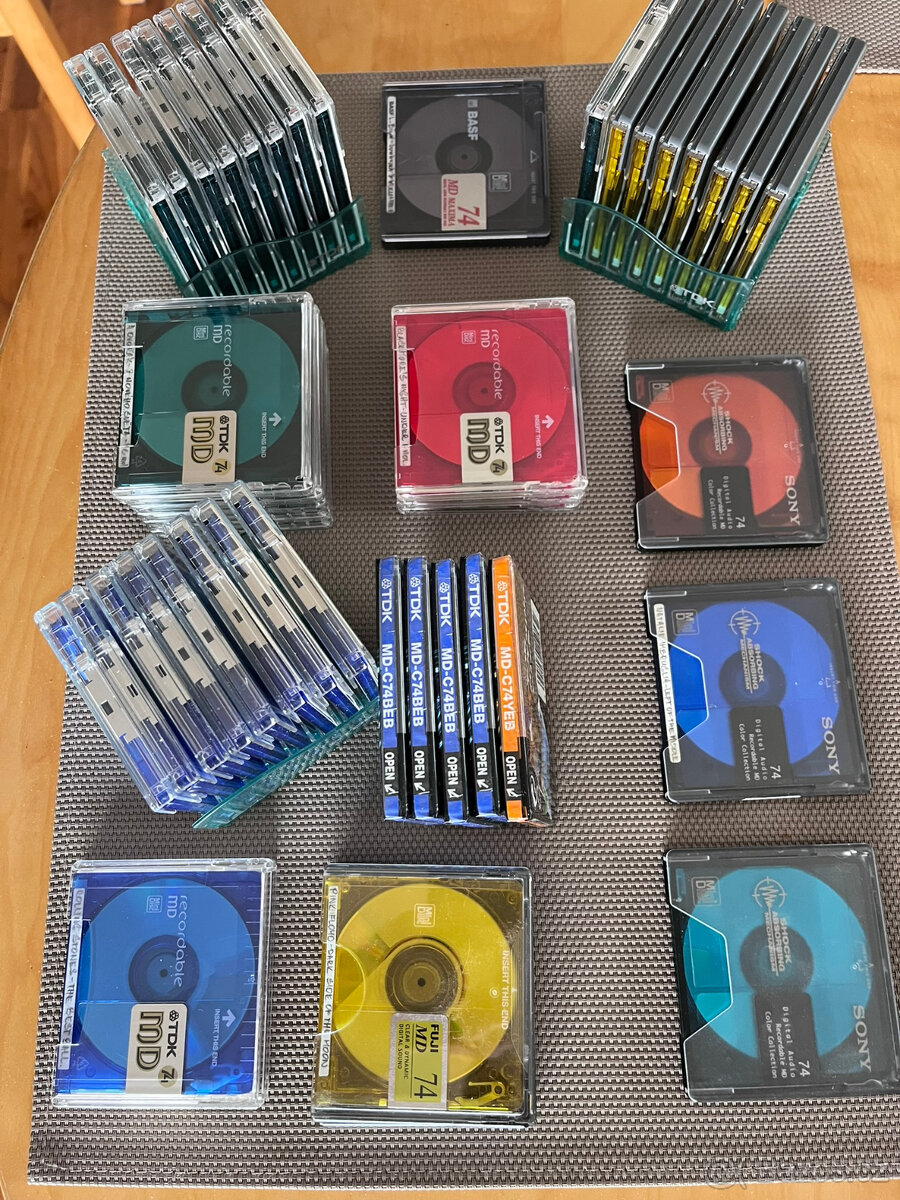 Komplet retro sada MiniDisc s příslušenstvím pro archivaci - 2