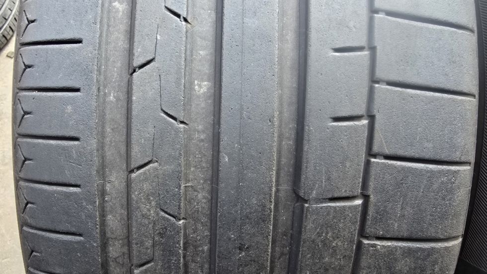 Letní pneu 245/35/19 Continental - 2