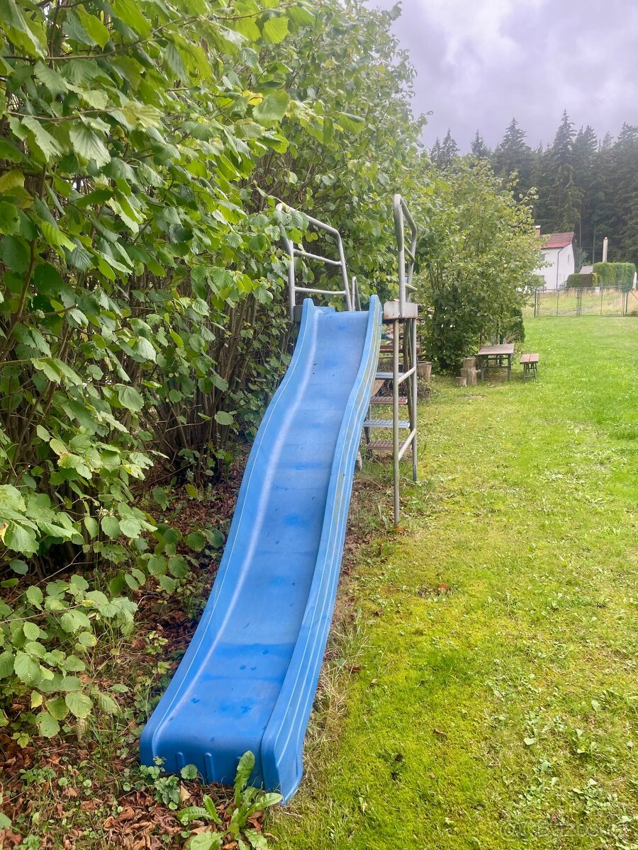 Dětská skluzavka s konstrukcí - 2
