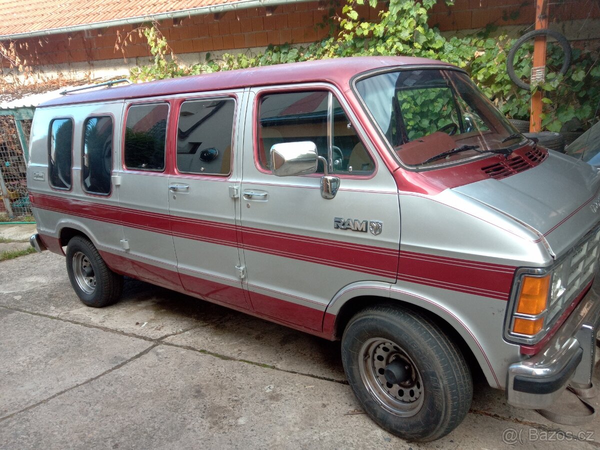Prodám Dodge RAM van r1987 5.2V8 - 2