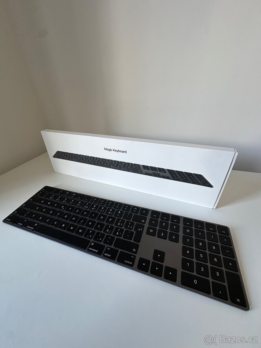 Apple Magic Keyboard s číselnou klávesnicí (Space Gray) - 2