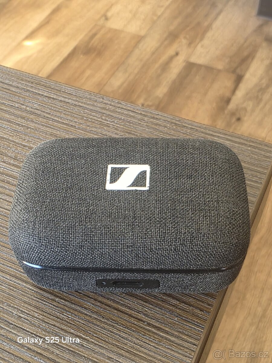 Sluchátka Sennheiser Momentum True Wireless 3 černá - 2