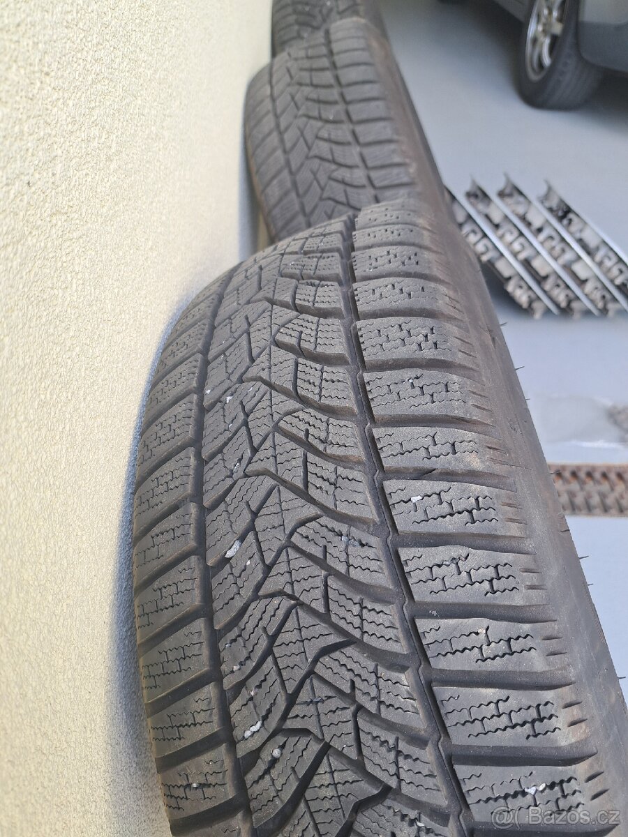 Prodám kola Ford S-max, zánovní zimní pneu Dunlop 215/60/16 - 2