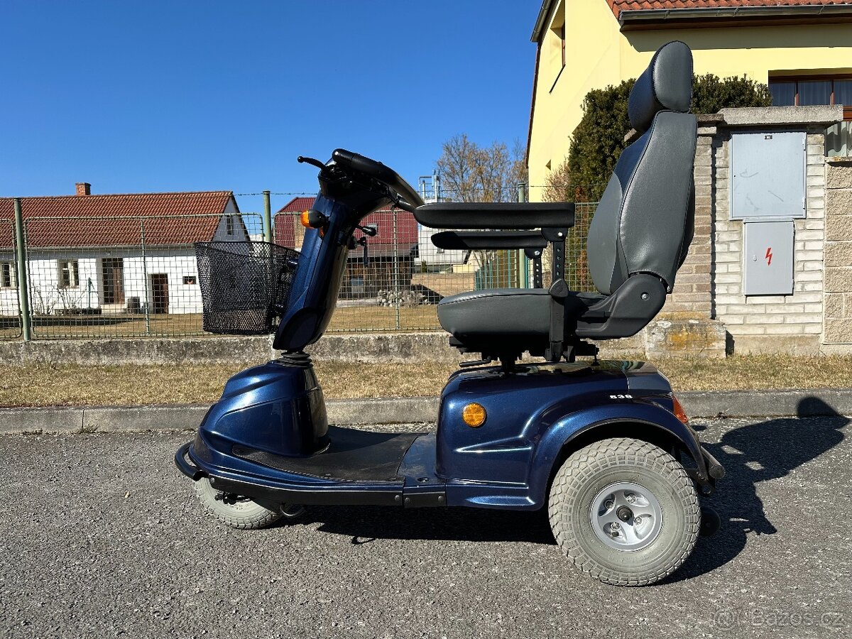 Elektrický tříkolový skútr pro seniory CTM - 2