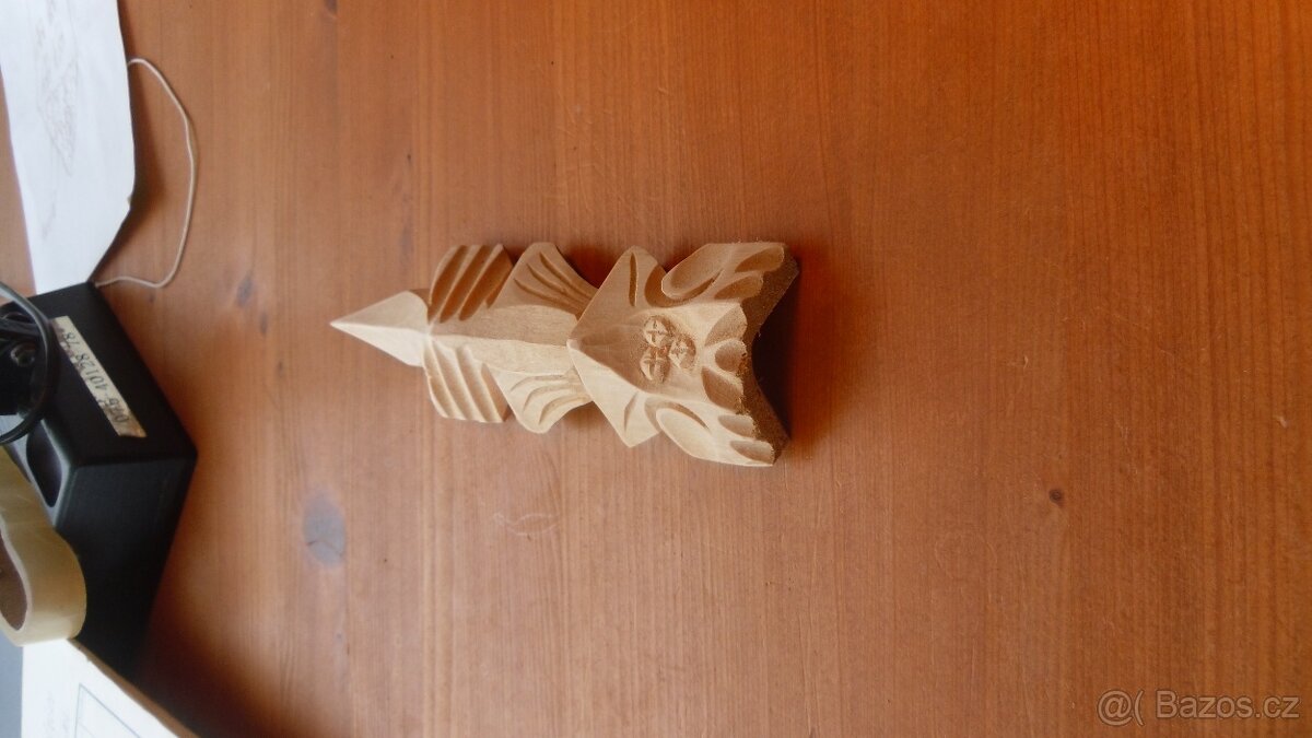 Ručně vyřezávané rohové řezby z lipového dřeva - 2