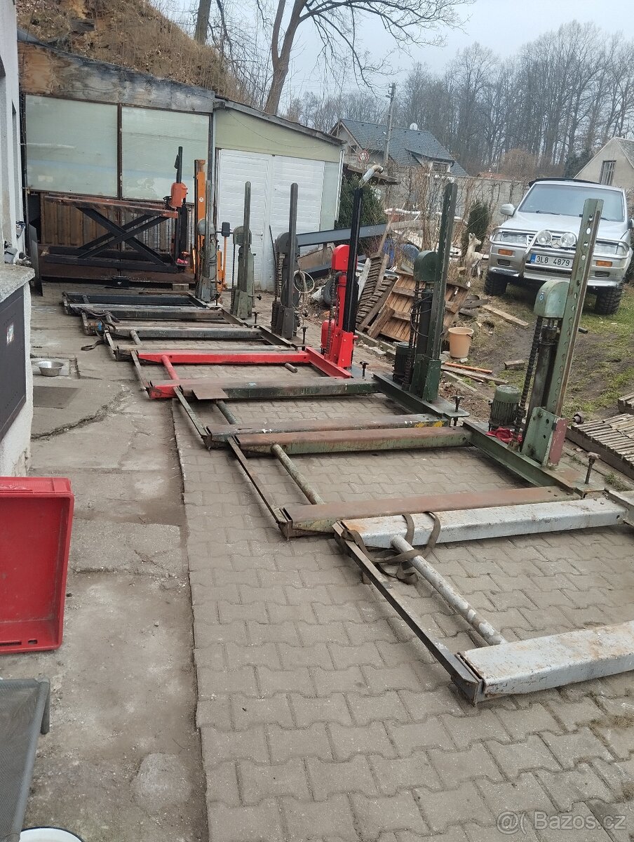 Nůžkový zvedák mobilní do 2t DDR záruka 2roky. - 2
