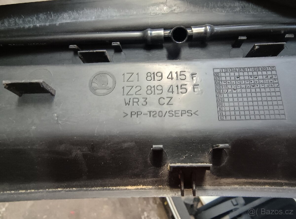 Škoda Octavia II panel čelního okna - 2