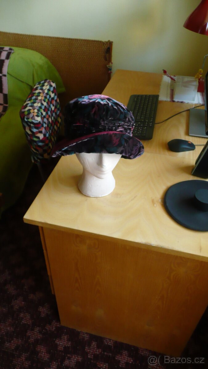 Dámský klobouk a kabát - 2