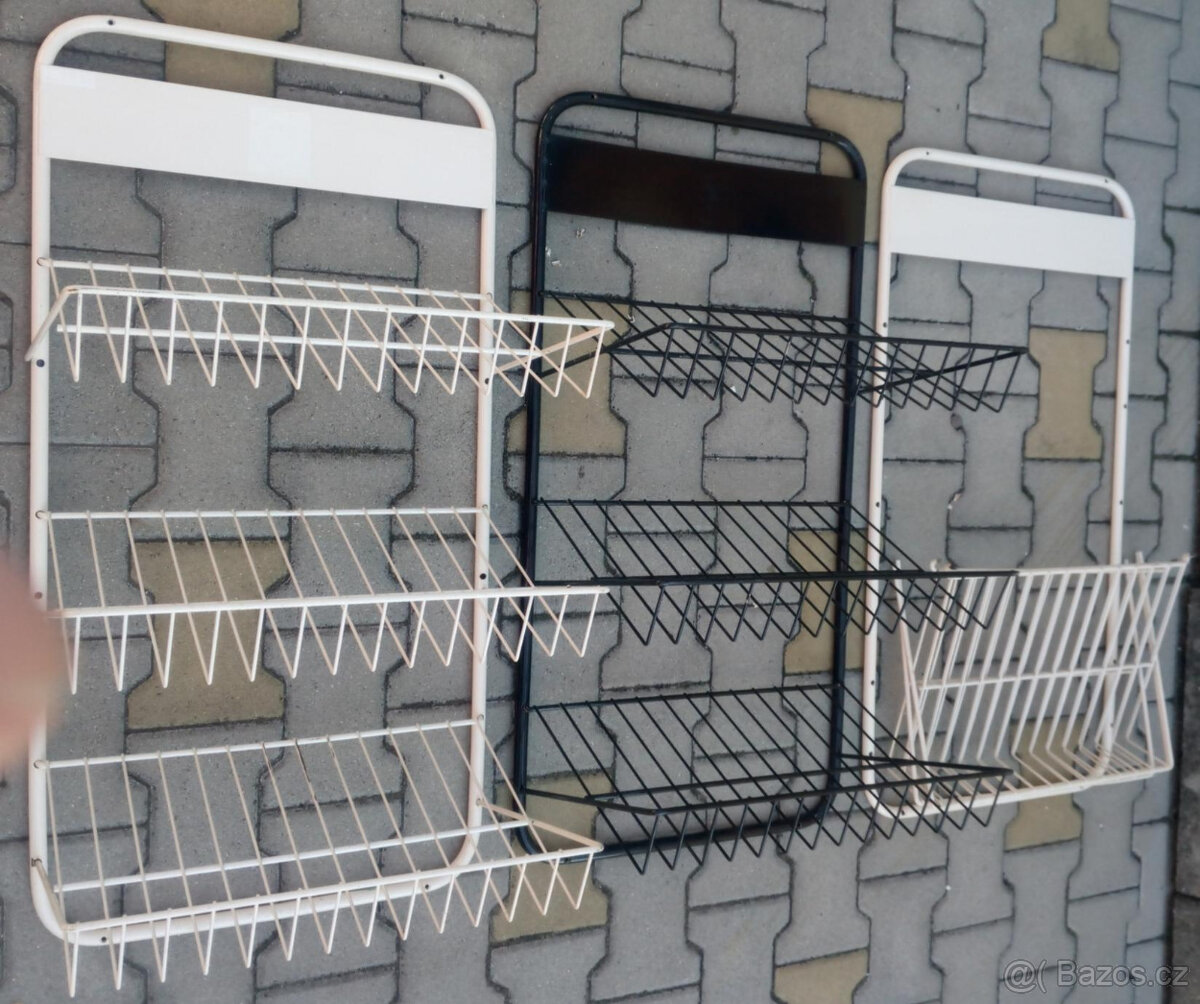 police nástěnná kovová s komaxit.nástřikem 60x30x120v. s 3 d - 2