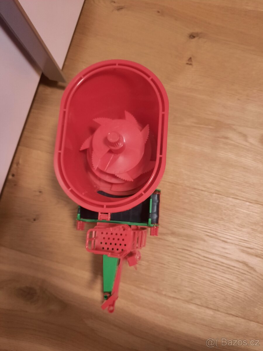 Bruder krmný vůz - 2