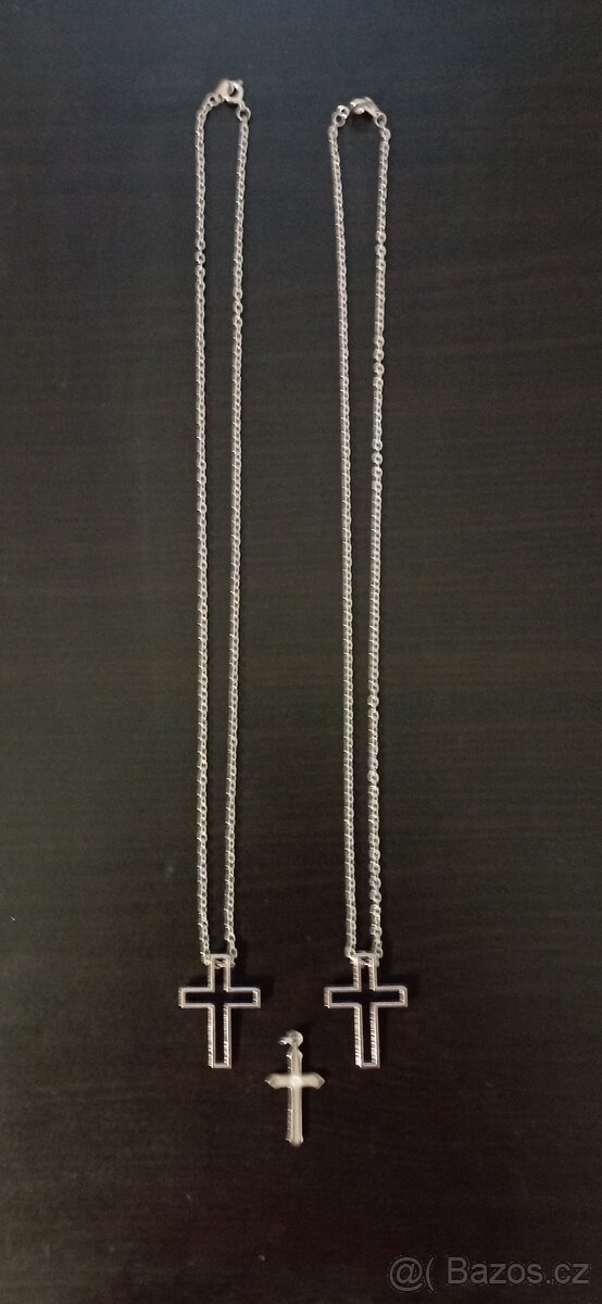 Řetízek s křížkem – 2 stejné kusy + jeden jiný - 2