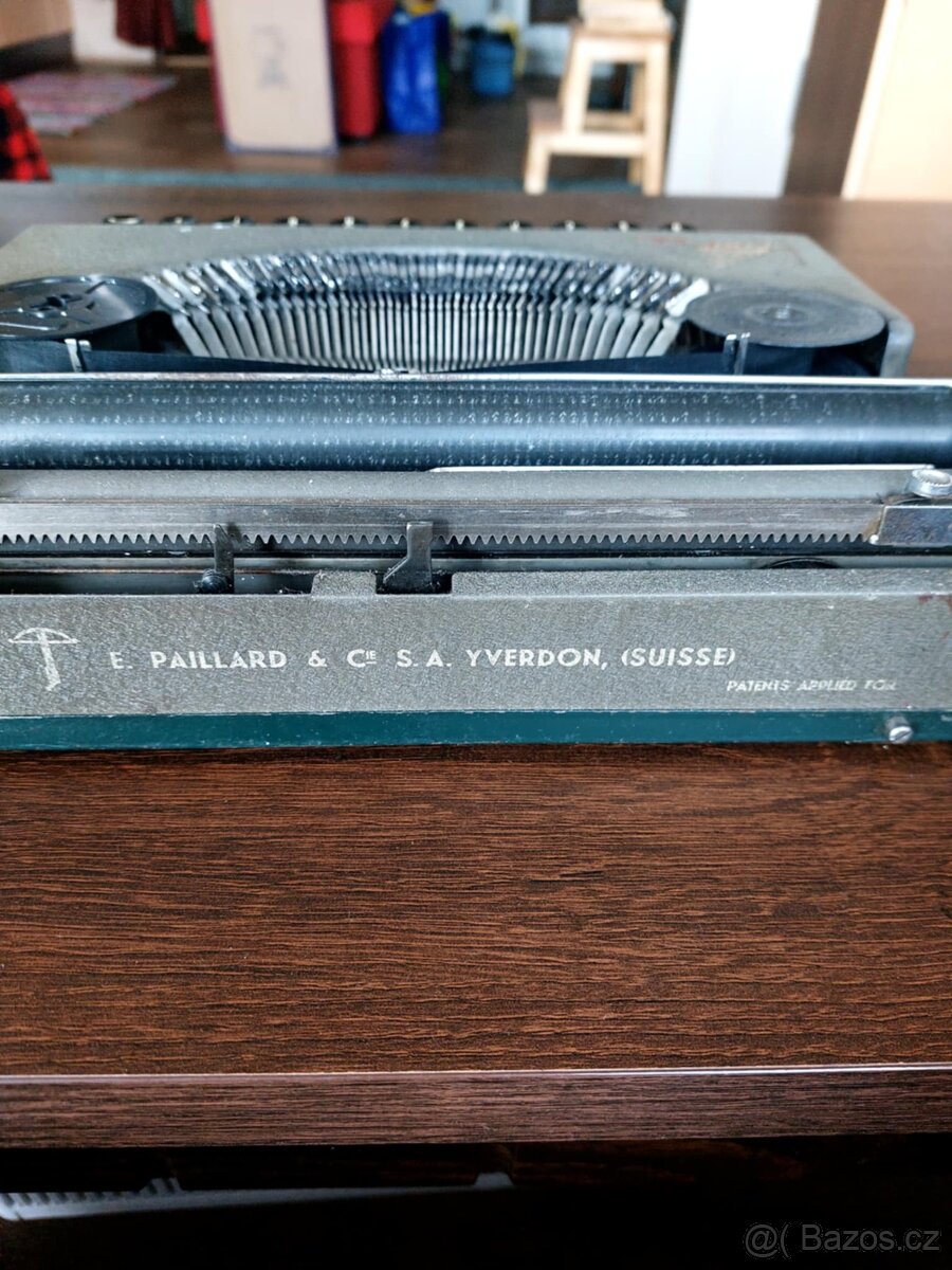 Starý psací stroj - 2