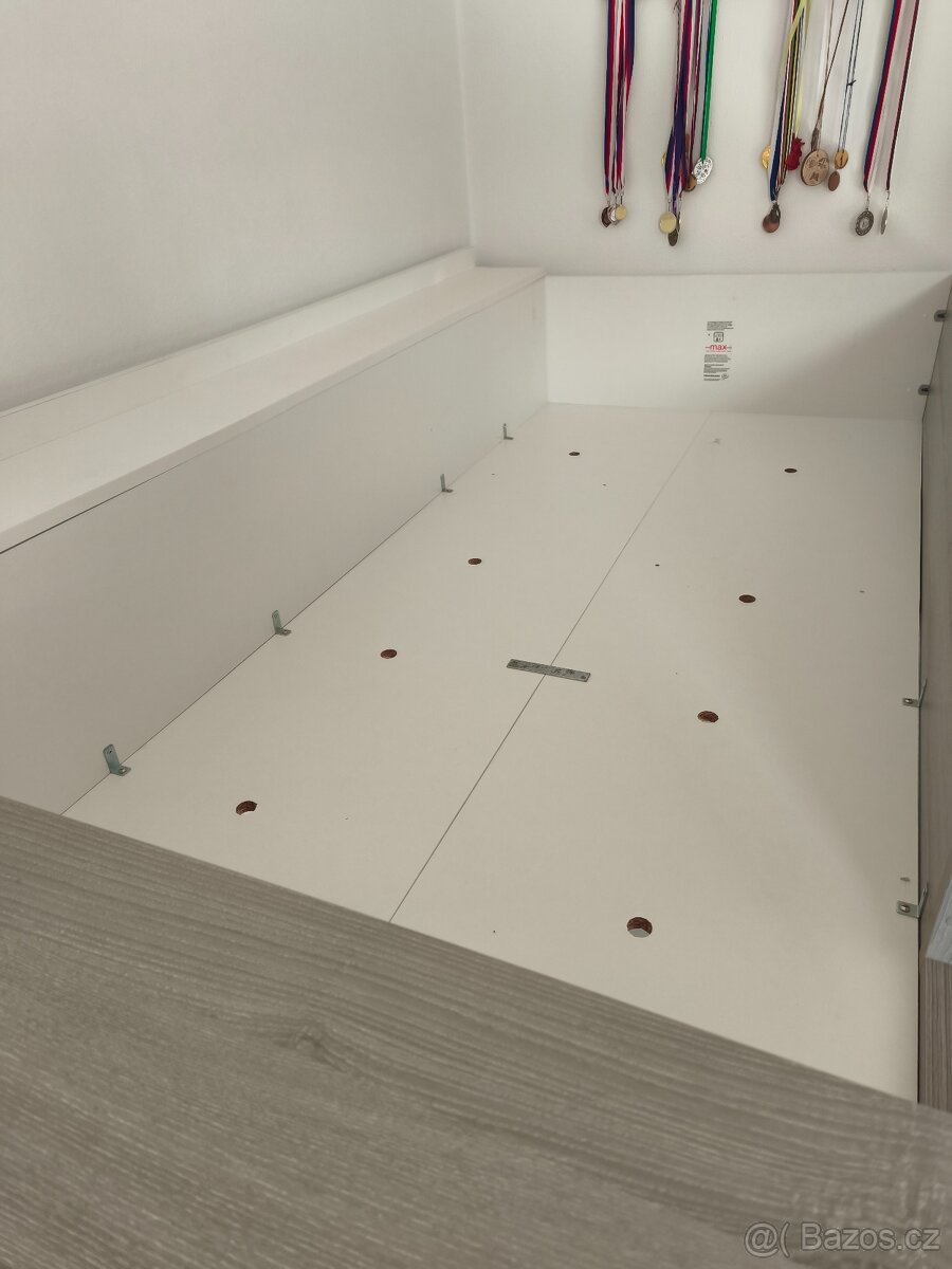 Dvoupatrová postel - 2