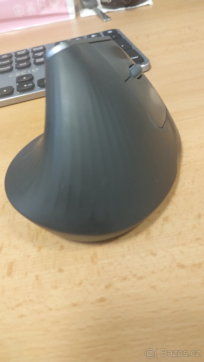 Logi MX Vertical ergonomická myš - 2