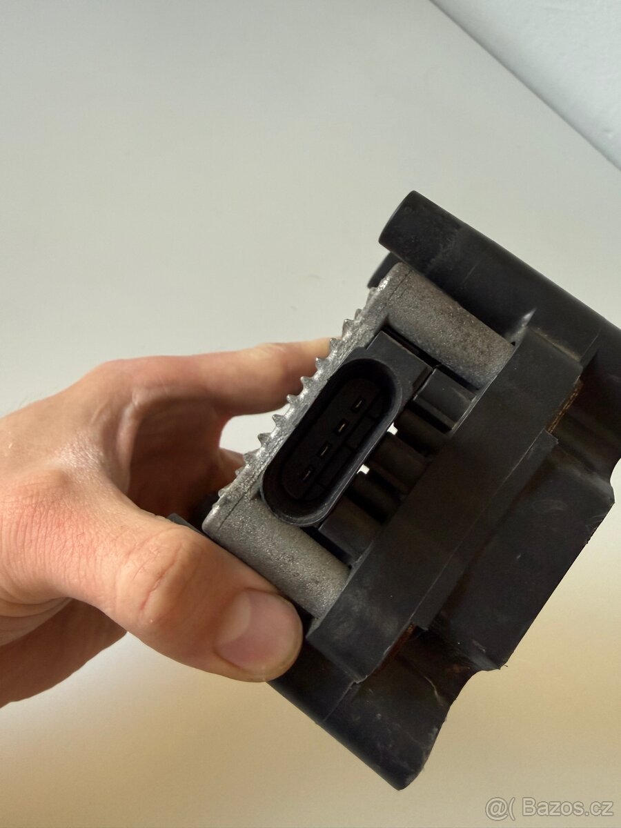 Zapalovací cívka BOSCH 0986221048 - 2