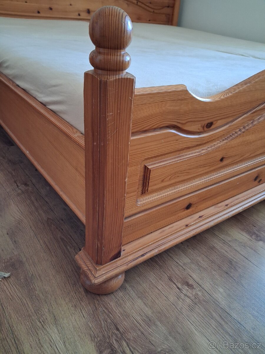 Dřevěná postel 200x200 - 2