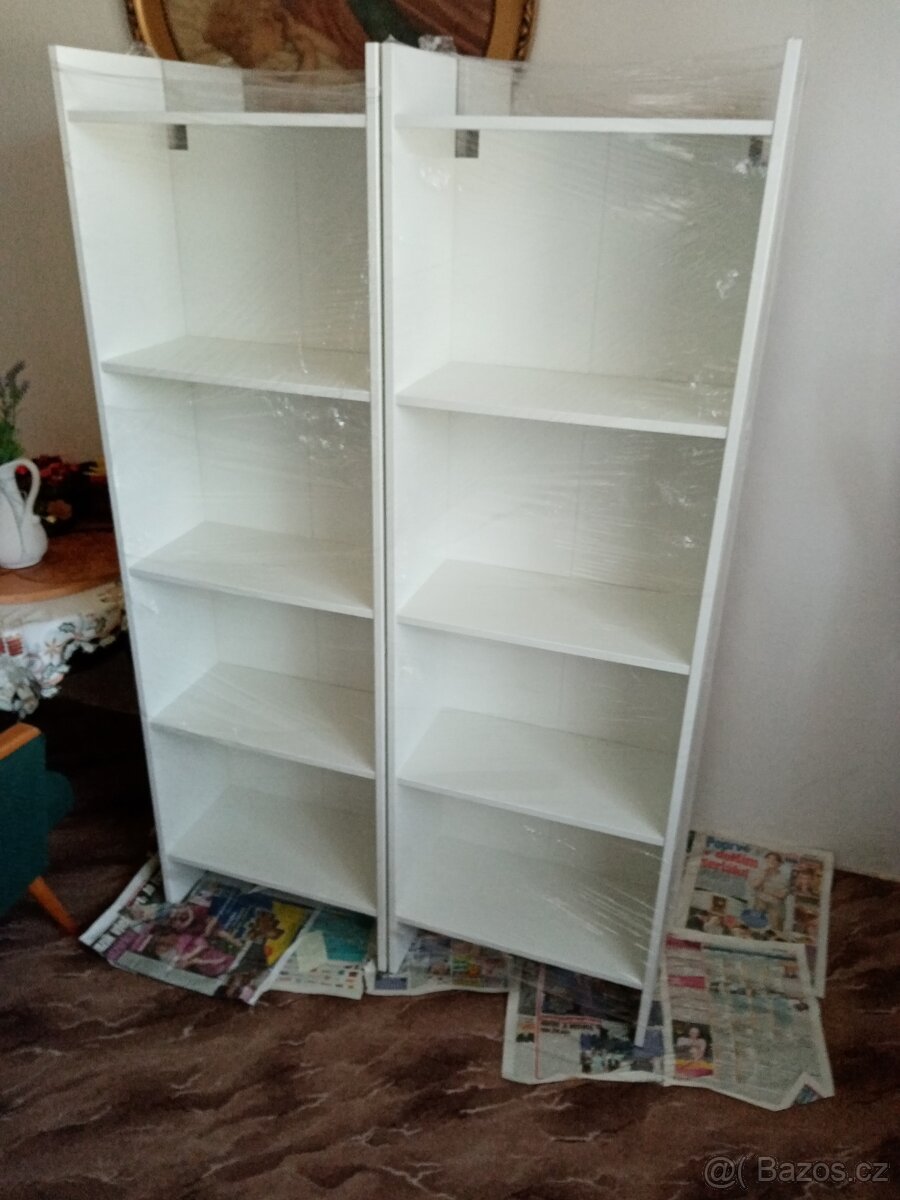 Prodám 2 komody, 4 knihovničky - 2