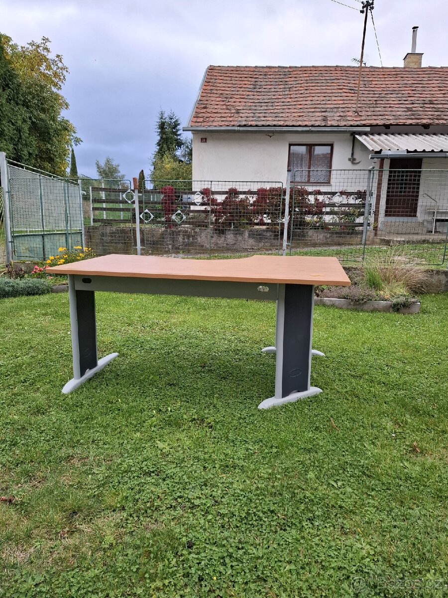 Prodám zachovalý pracovní stůl Hobis - 2