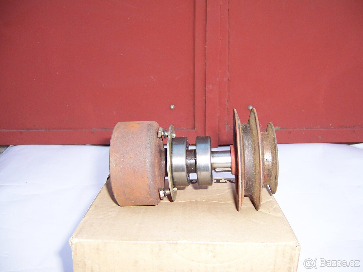 Jikov - sekačka - buben spojky, včetně hřídele a řemenice - 2