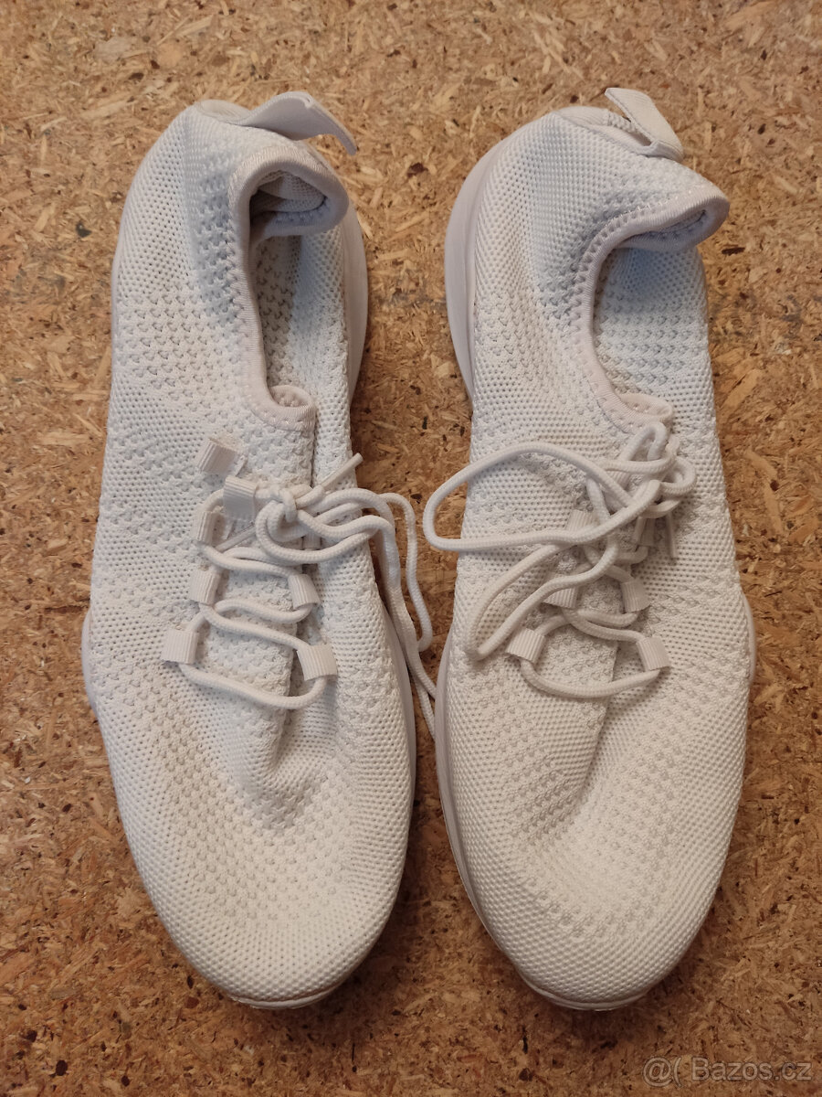 2 páry lehká prodyšná sportovní obuv, vel. 44 EU, bílá - 2